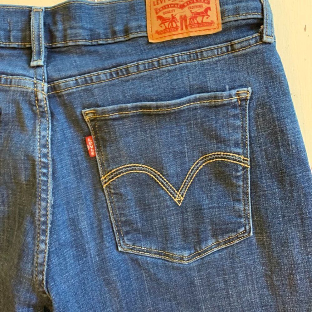 Levi's Classic Jean  - Picture 6 of 6